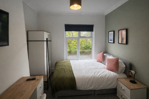 undefined, Room 5