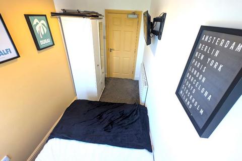 undefined, Room 6