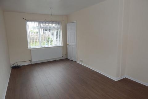 3 bedroom terraced house to rent, Broomsdale Road, Batley