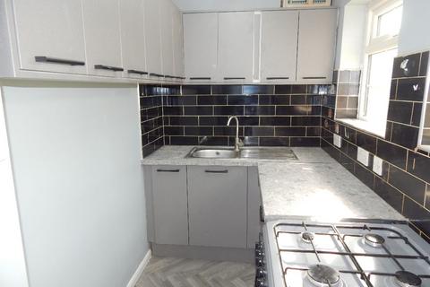 3 bedroom terraced house to rent, Broomsdale Road, Batley