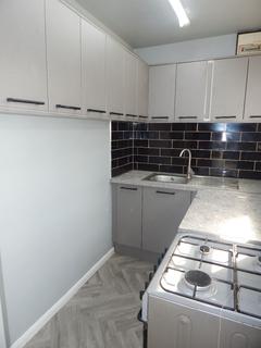 3 bedroom terraced house to rent, Broomsdale Road, Batley