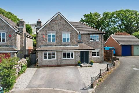 6 bedroom detached house for sale