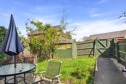 3 bedroom terraced house to rent, Frome Valley Way, Ross-on-Wye, Herefordshire, HR9