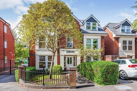 2 bedroom flat to rent, School Lane, Surrey TW20