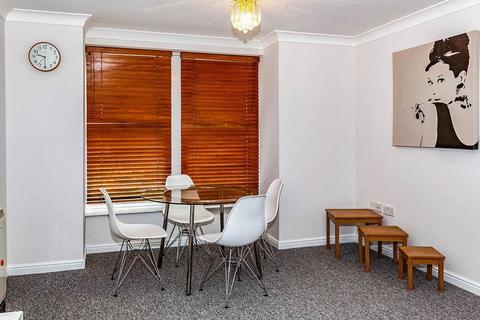 2 bedroom flat to rent, School Lane, Surrey TW20