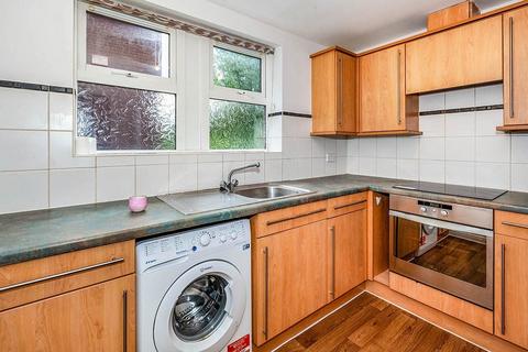 2 bedroom flat to rent, School Lane, Surrey TW20