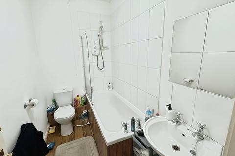 Flat 4, 9 Bank Parade, Preston, PR1 3TA