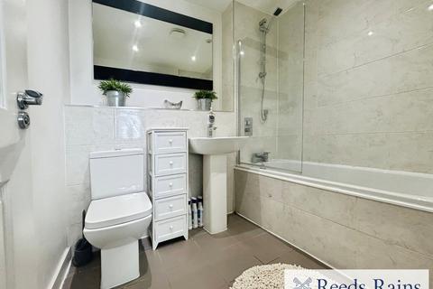 216 Duchy Road, Salford, M6 6GP