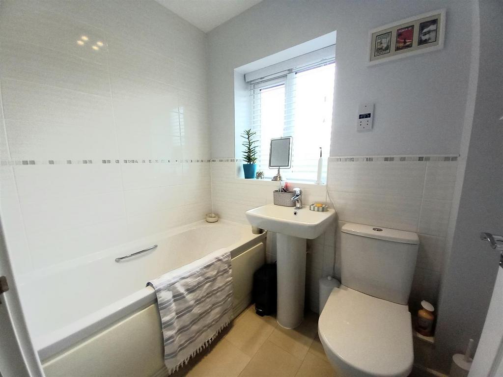 61 Taylor bathroom.jpg