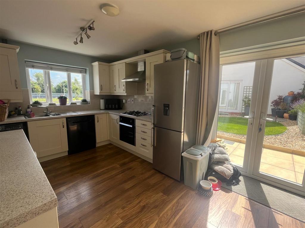 Kitchen 3.jpeg