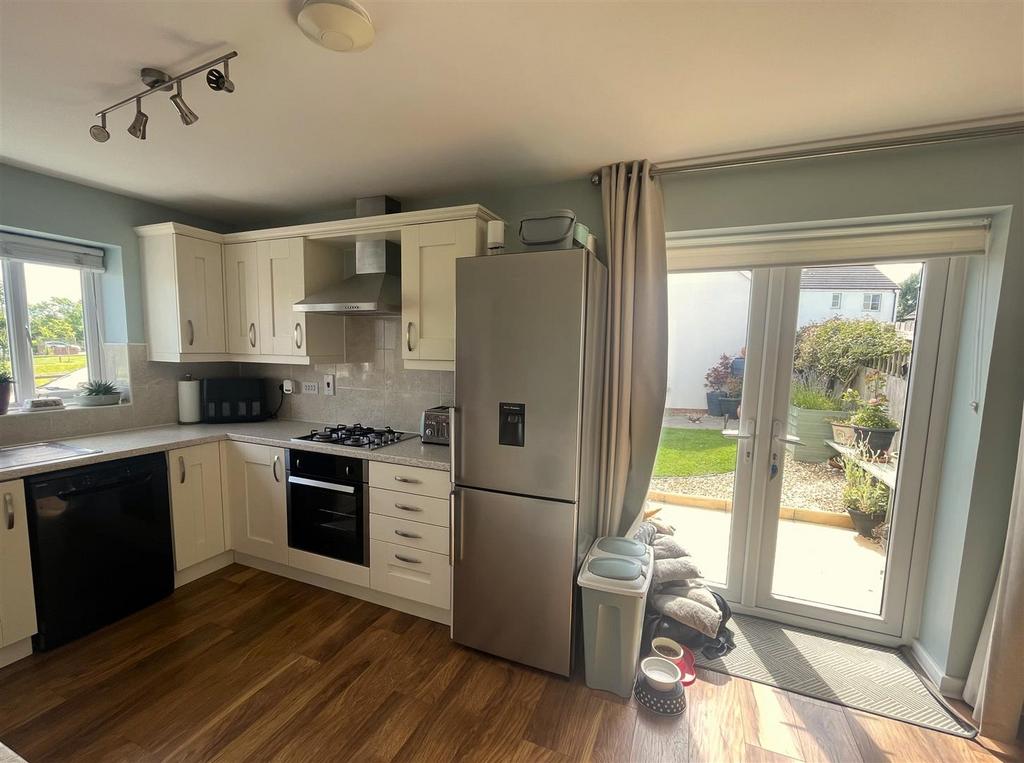Kitchen 4.jpeg