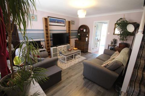 33 Campbell Close, Penrhyn Bay, Llandudno, LL30 3FD
