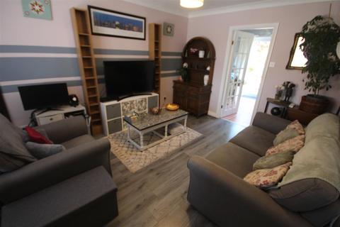 33 Campbell Close, Penrhyn Bay, Llandudno, LL30 3FD