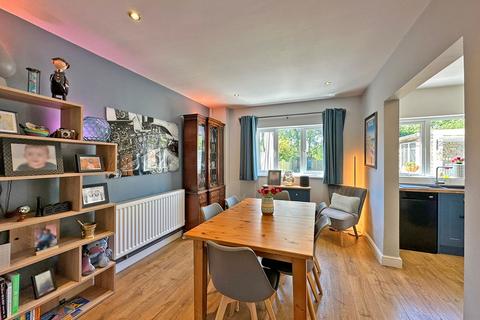 The Hawthorns Giggetty Lane, Wombourne, Wolverhampton, WV5 0AY