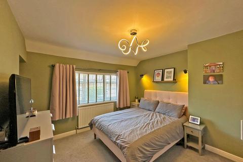 The Hawthorns Giggetty Lane, Wombourne, Wolverhampton, WV5 0AY