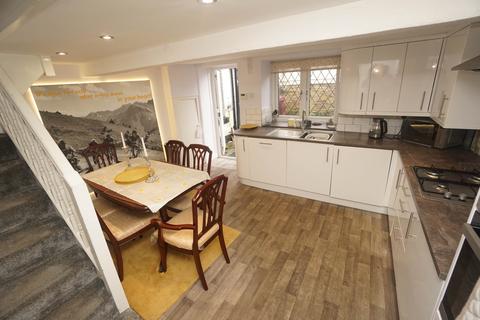 4 bedroom terraced house to rent, Markland Hill, Heaton, Bolton, BL1