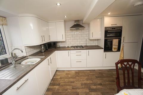 4 bedroom terraced house to rent, Markland Hill, Heaton, Bolton, BL1