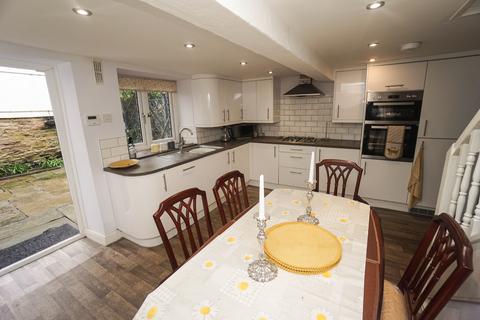 4 bedroom terraced house to rent, Markland Hill, Heaton, Bolton, BL1