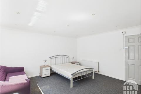 1 bedroom in a house share to rent, Manfield Avenue, Walsgrave On Sowe, Coventry, CV2