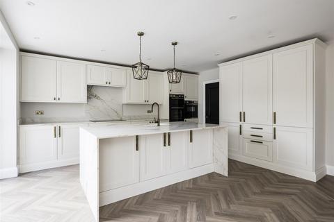 1 Cavell Road, Billericay, CM11 2HS