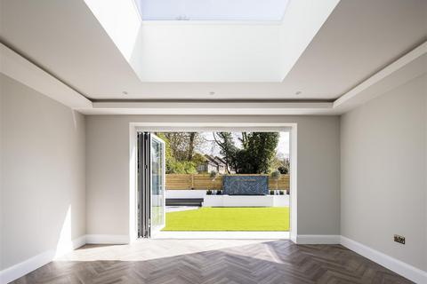 1 Cavell Road, Billericay, CM11 2HS