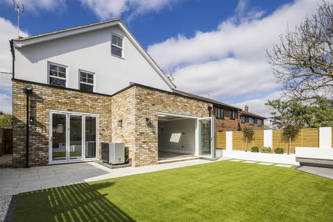 1 Cavell Road, Billericay, CM11 2HS