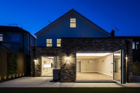 1 Cavell Road, Billericay, CM11 2HS