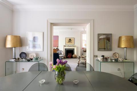 3 bedroom maisonette for sale, Park Close, London SW1X