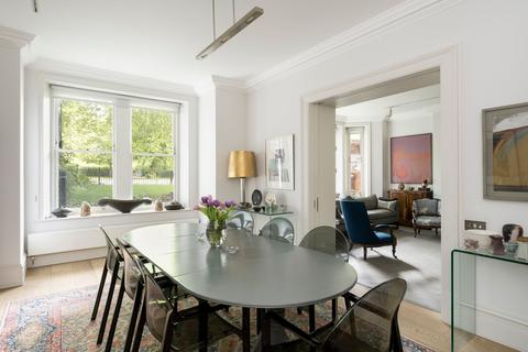 3 bedroom maisonette for sale, Park Close, London SW1X