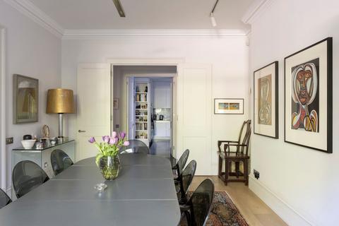 3 bedroom maisonette for sale, Park Close, London SW1X