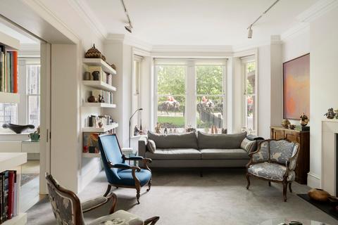 3 bedroom maisonette for sale, Park Close, London SW1X