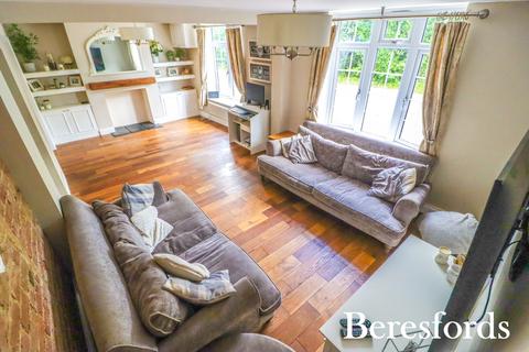 1, Castle Cottages Ockendon Road, Upminster, RM14 3PS
