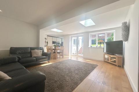 4 Eversley Grove, Sedgley, Dudley, DY3 3RF