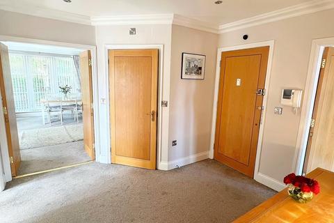 2 bedroom flat for sale, Caversham Place, Sutton Coldfield