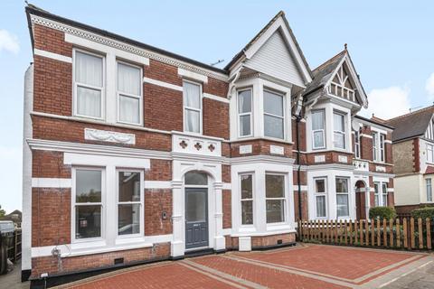 32 Cunningham Park, Greater London HA1