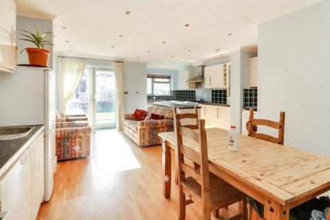 1 bedroom in a house share to rent, Rannock Avenue, London, NW9