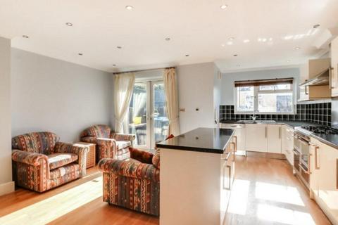 1 bedroom in a house share to rent, Rannock Avenue, London, NW9