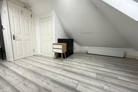1 bedroom in a house share to rent, Rannock Avenue, London, NW9