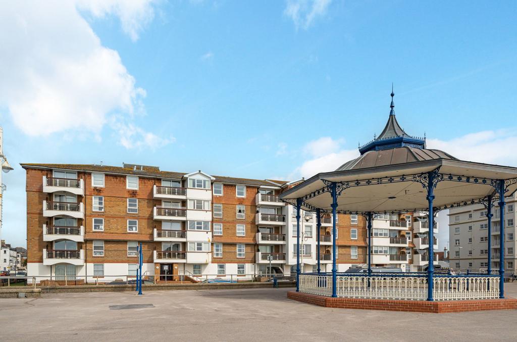 The Esplanade, Berkeley Court The... 2 bed apartment - £290,000
