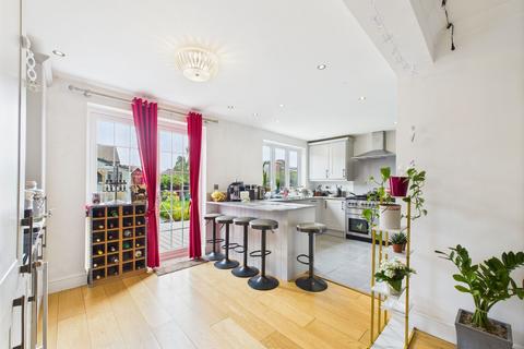 62 Crest Gardens, Ruislip, HA4 9HD