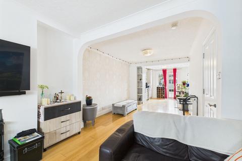 62 Crest Gardens, Ruislip, HA4 9HD