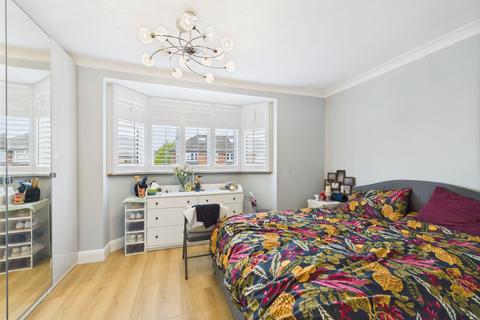 62 Crest Gardens, Ruislip, HA4 9HD