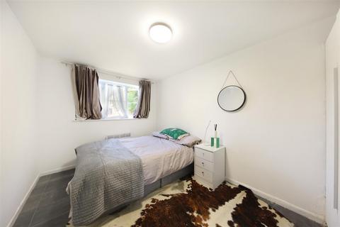 2 bedroom flat for sale, Cygnet Close, Neasden