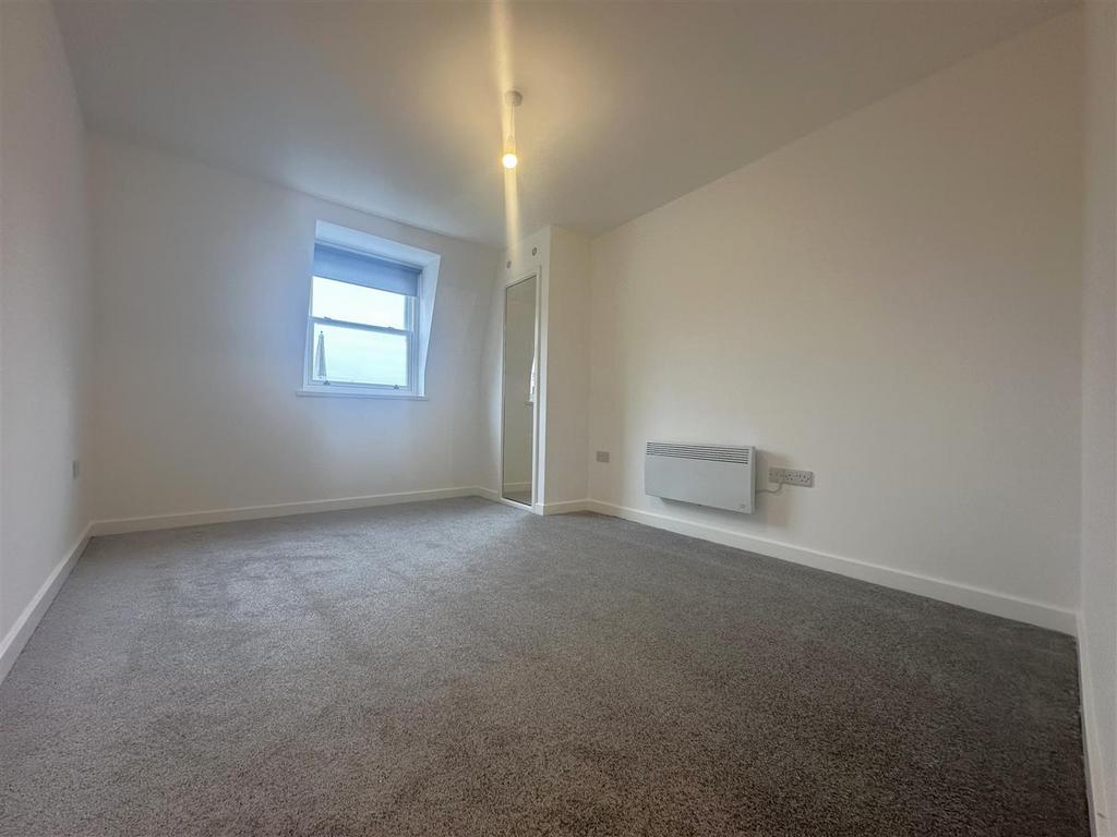 Bedroom 1.jpg