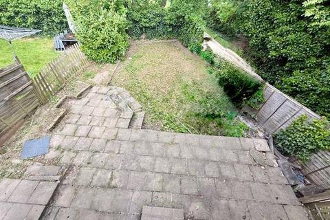 32 Castlegate Drive, Bradford, BD10 8BW