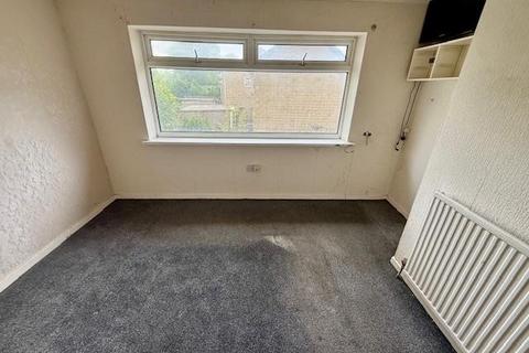 32 Castlegate Drive, Bradford, BD10 8BW