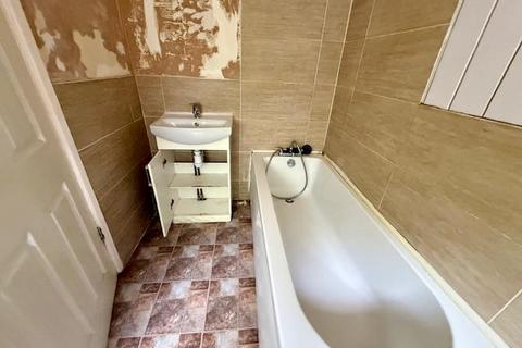 32 Castlegate Drive, Bradford, BD10 8BW