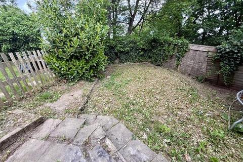 32 Castlegate Drive, Bradford, BD10 8BW