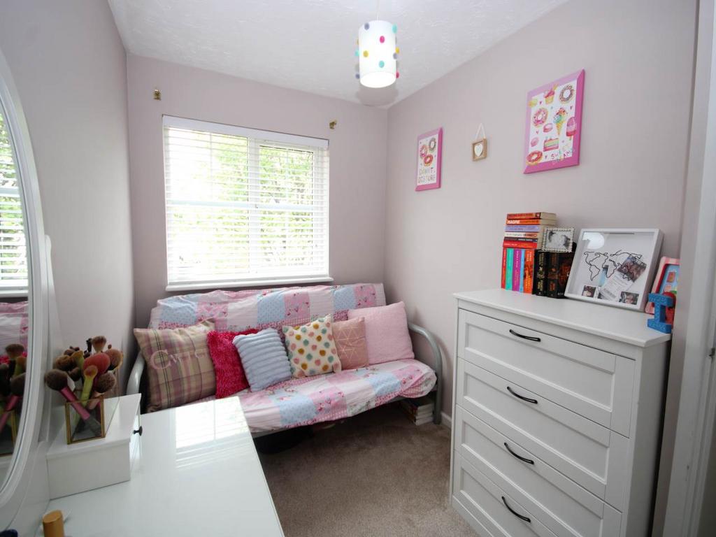 Bedroom 2 (2)