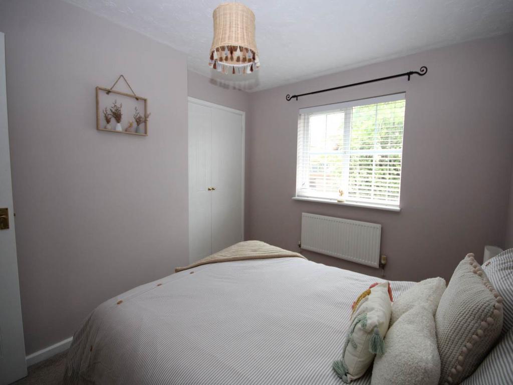 Bedroom 1 (2)